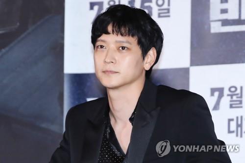 Bukan Orang Sunda, Aktor Korea Kang Dongwon Menandatangani Kontrak Dengan Agensi Hollywood