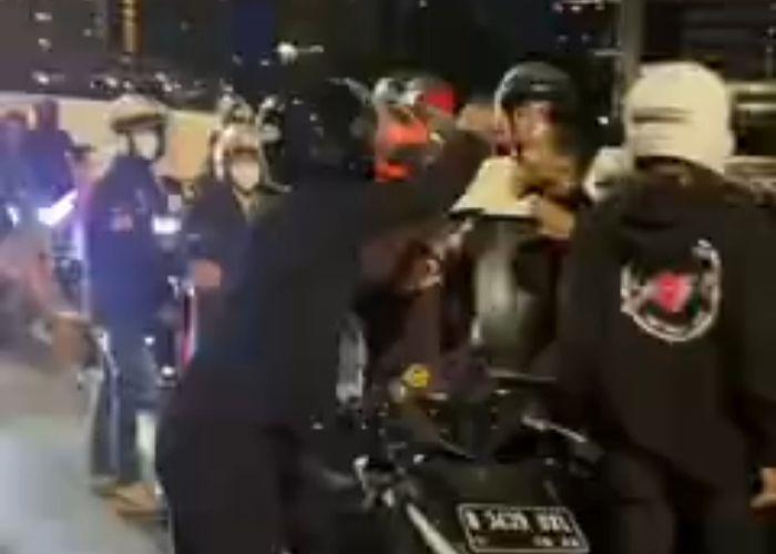 Polisi Tangkap Pemotor yang Keroyok Pemobil di JLNT Kasablanka, Udah Salah Ngotot Lagi
