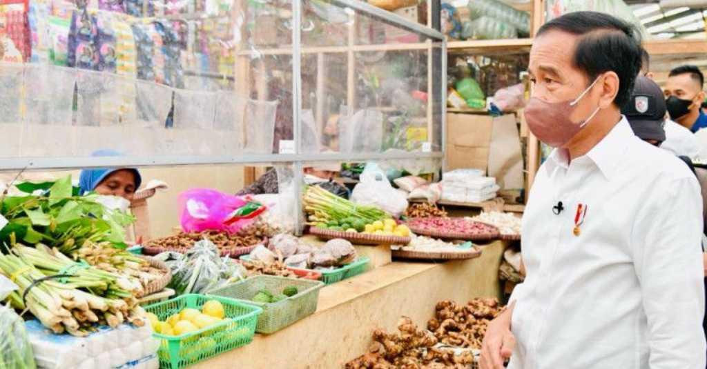 Cek Harga Bahan Pokok Jelang Ramadhan, Jokowi: Harga Minyak Goreng Masih Tinggi