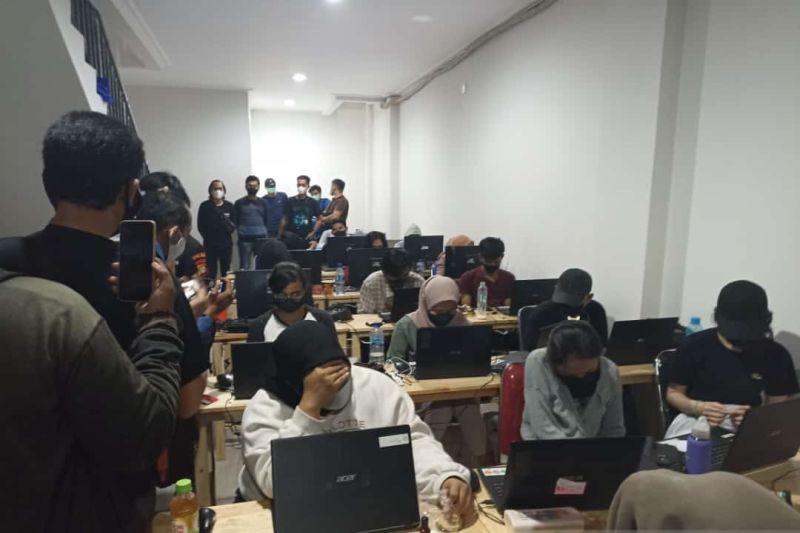 Polisi Tangkap Empat Tersangka Kasus Pinjol Ilegal Karib Bro di Jaksel