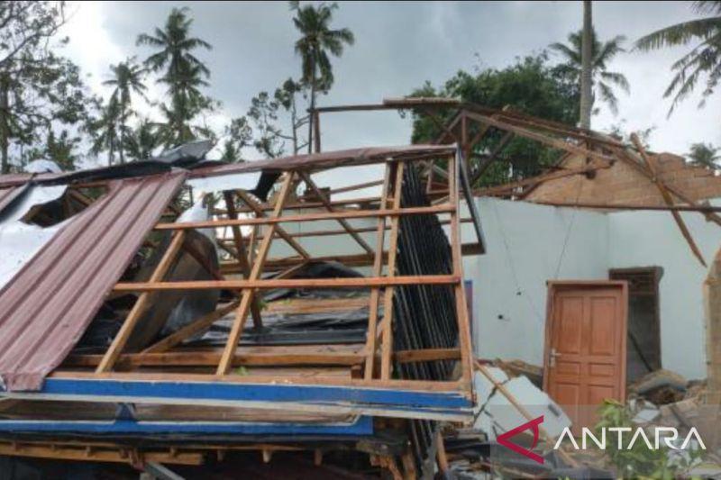 Ganasnya Puting Beliung hingga Rusaki Ratusan Rumah di Bangka Tengah pada Selasa Sore
