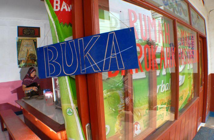 MUI Sulsel Bolehkan Warung Makan Buka saat Bulan Puasa, Asal Tidak Vulgar