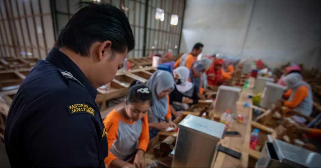 Dukungan Bea Cukai dalam Pemulihan Ekonomi Nasional Melalui Kawasan Industri Hasil Tembakau