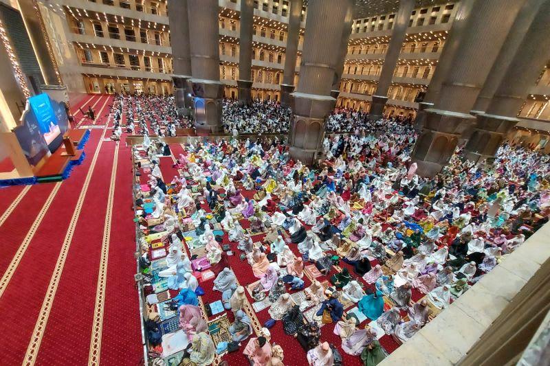 Masjid Istiqlal Gelar Salat Tarawih tanpa Pembatasan