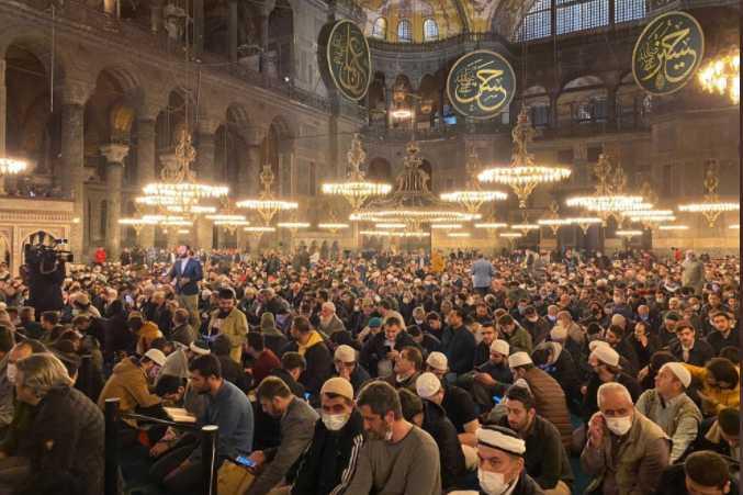 Masya Allah, Hagia Sophia Kembali Gelar Salat Tarawih Pertama Kali Sejak 88 Tahun Lalu