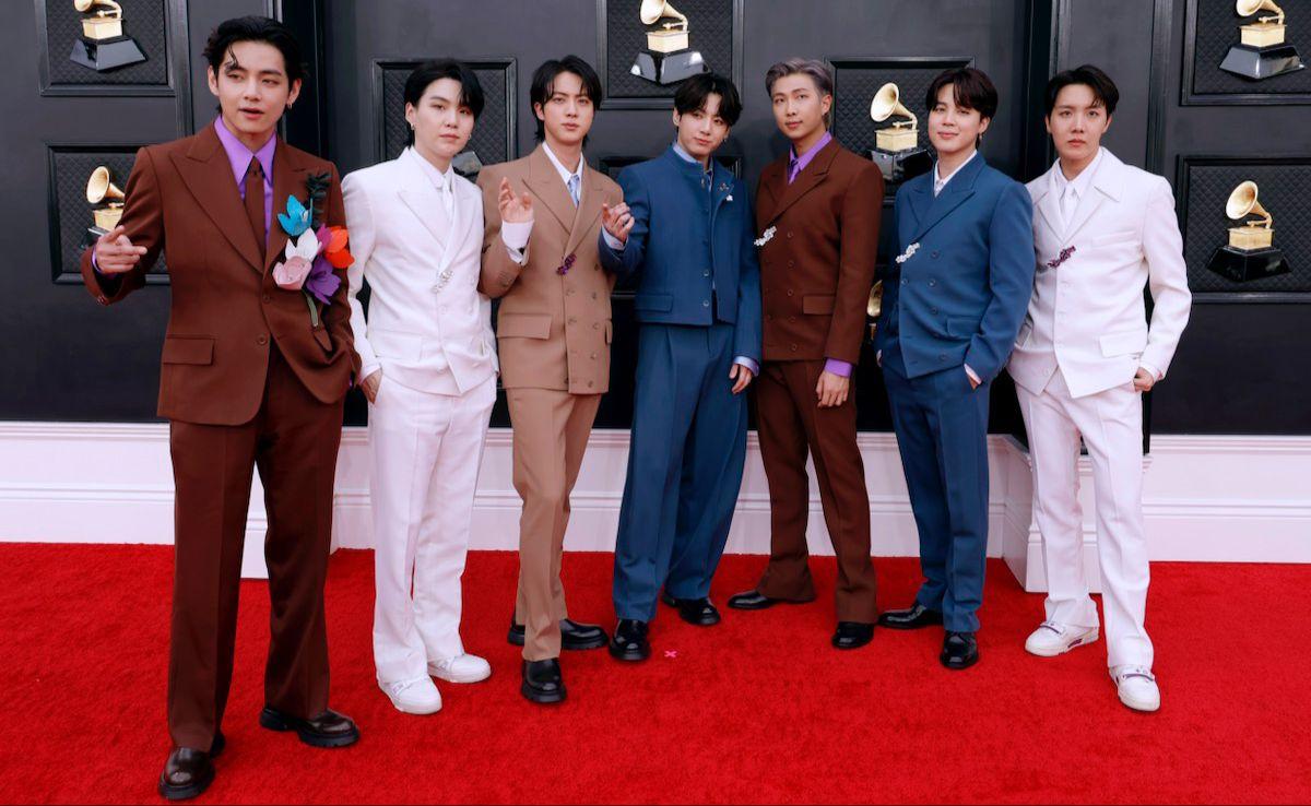 Grammy: BTS Taklukkan Panggung dari Arah Penonton dan Langit-langit Panggung dengan "Butter"