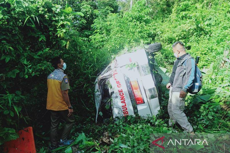 Mobil Ambulans di Garut ‘Nyusruk’ Ke Jurang, Sopir Alami Luka-luka