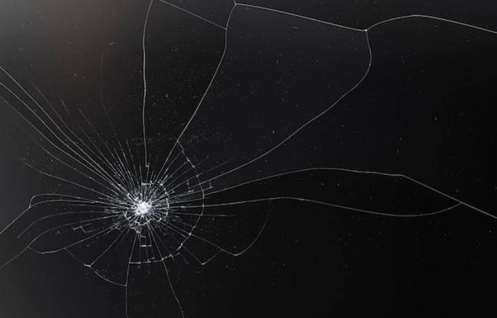 Truk Pakan Ternak Tabrak Pembatas dan Terguling di Tol Tomang, Diduga Sopir Ngantuk