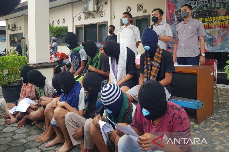 11 Petarung Tawuran Sarung di Semarang Dijemput Orang Tuanya usai Diciduk Polisi