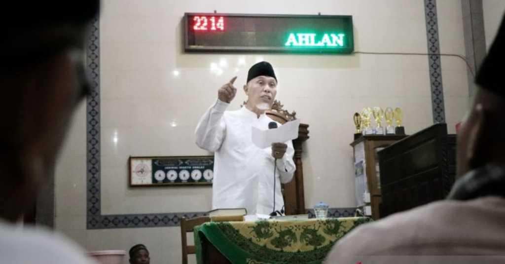 Gubernur Sumbar Imbau Warga untuk Hentikan Kebiasaan Buang Sampah ke Sungai