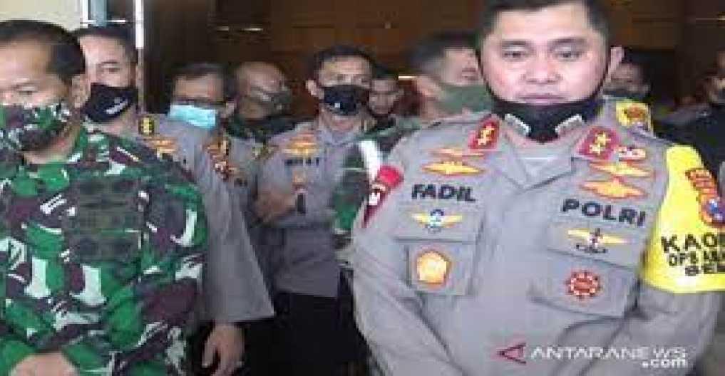 Kapolda Metro Jaya dan Pangdam Jaya Dilempari Batu oleh Mahasiswa 'Bodong'