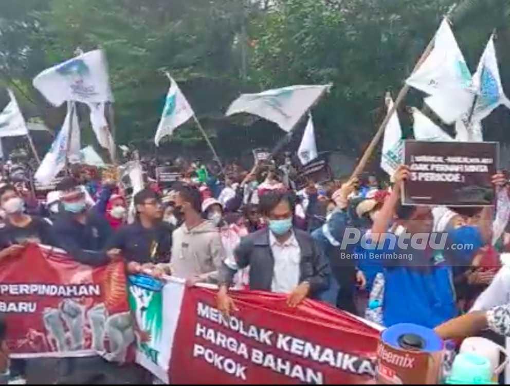 Saat Kondisi Ricuh, Aliansi KAMMI Baru Tiba Penuhi Gedung DPR