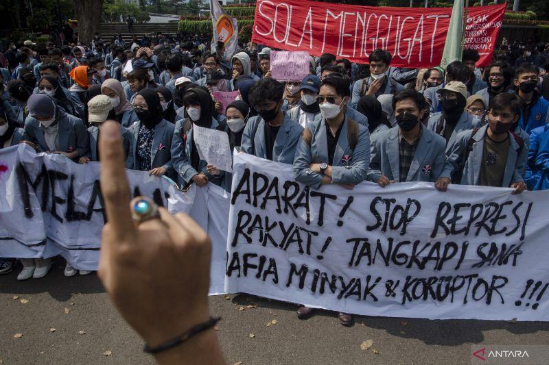 Ridwan Kamil Kecam Aksi Pengeroyokan Ade Armando di Demo 11 April