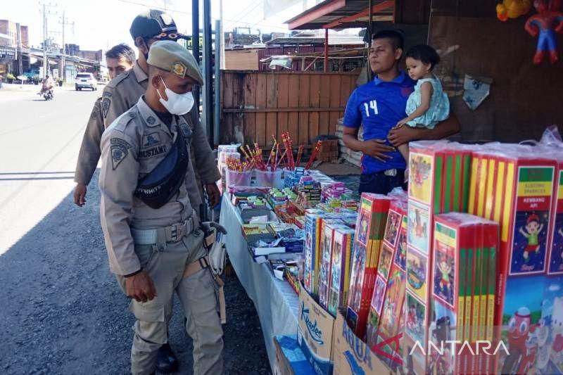 Banyak Mudaratnya, Satpol PP Razia Petasan dengan Daya Ledak Suara Besar