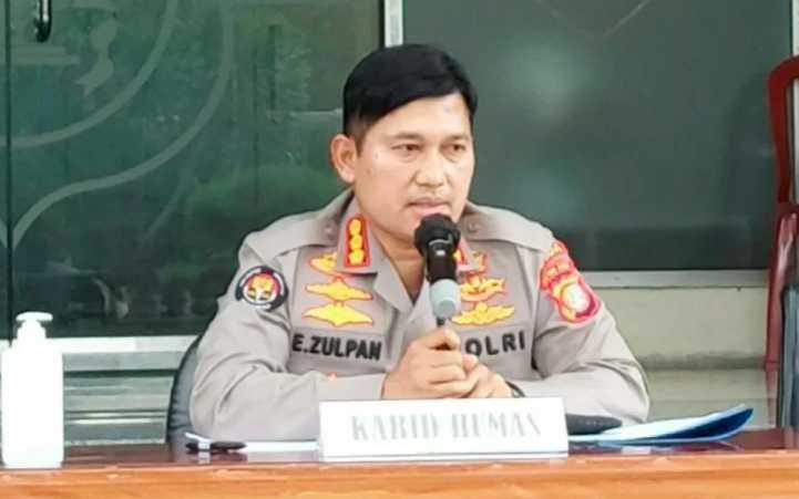 Polisi Ralat Pria Bertopi Abdul Manaf Bukan Pelaku Pengeroyokan Ade Armando