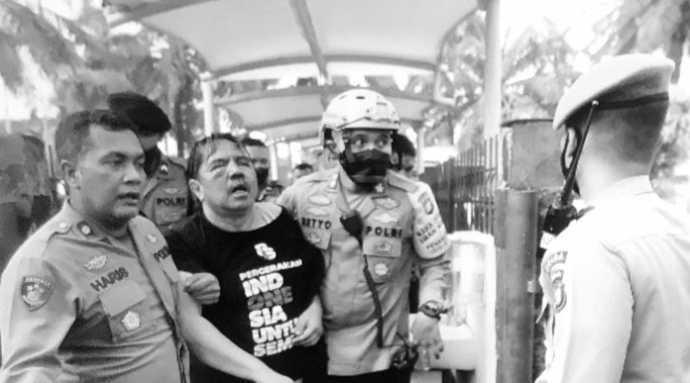 Ade Armando Lewati Masa Kritis hingga Masuk HCU, Sekarang Sudah di Ruang Rawat Inap Siloam