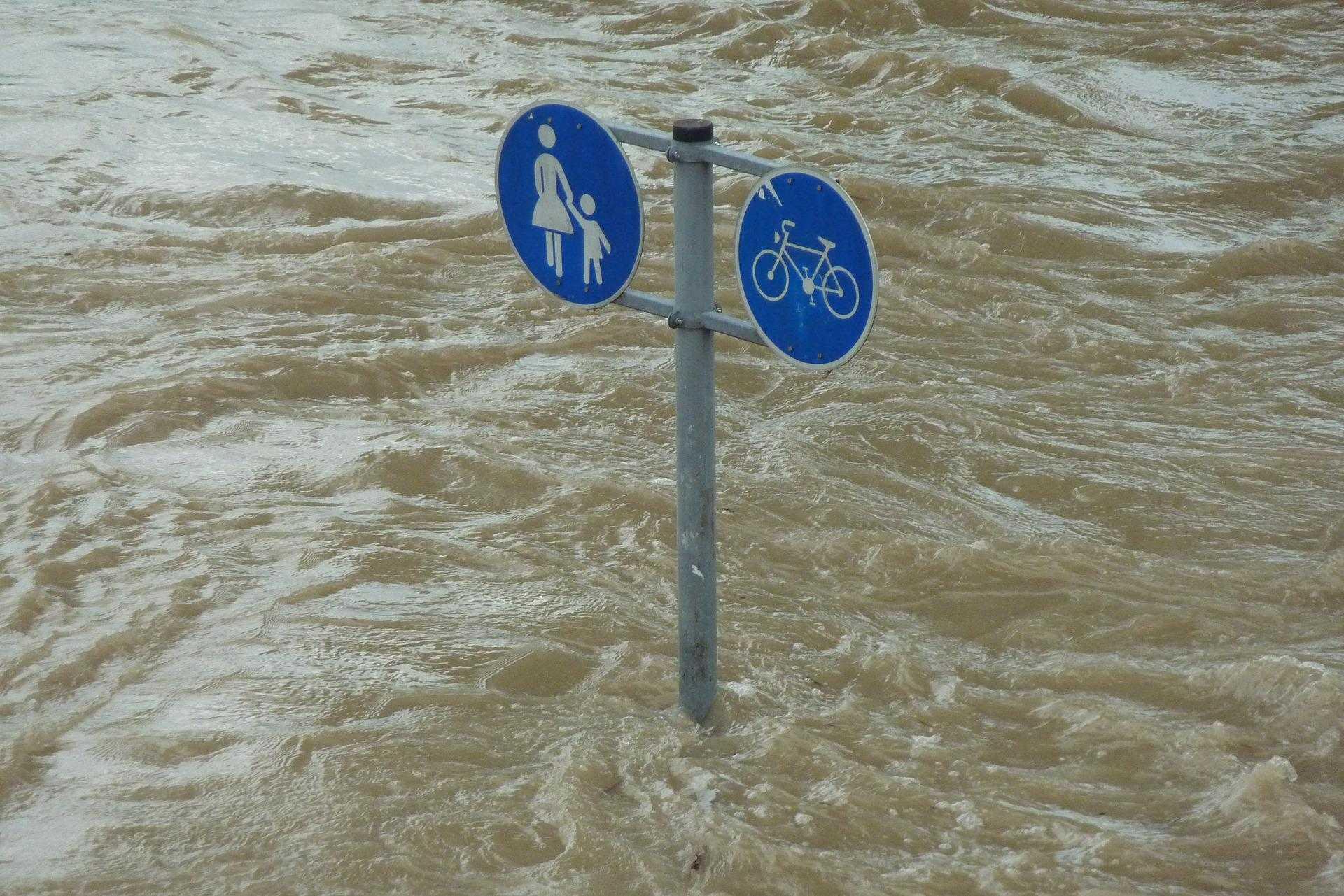 Solo Direndam Banjir, Anak SD Belajar Secara Online