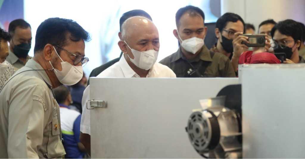 Mentan SYL Bersama Tenten Masduki Tinjau Alsintan Produk Dalam Negeri