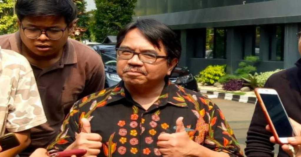 Ade Armando Kembali Beraksi, Kali Ini Somasi Sekjen PAN gegara Cuitan Penista Agama dan Inisial AA