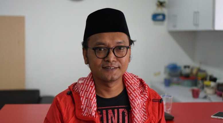 Dosen UGM Karna Wijaya Dipolisikan Guntur Romli terkait Postingan Kolase Foto 'Satu Per Satu Dicicil Massa'