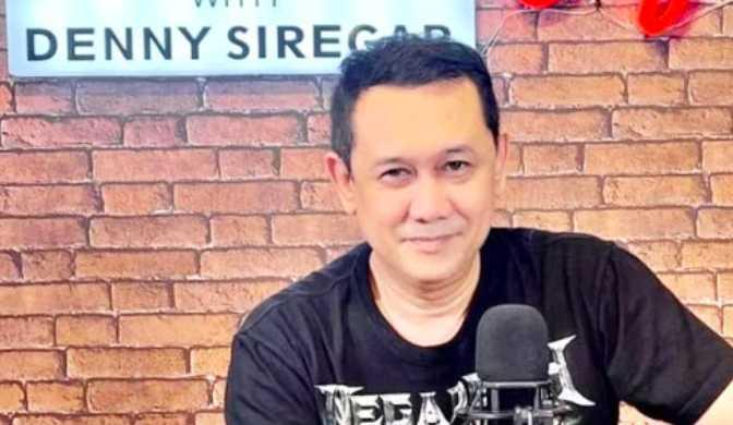 Denny Siregar Olok-olok Ustaz Abdul Somad Ditolak Singapura: Perbaiki Diri Lu Aja, Mad