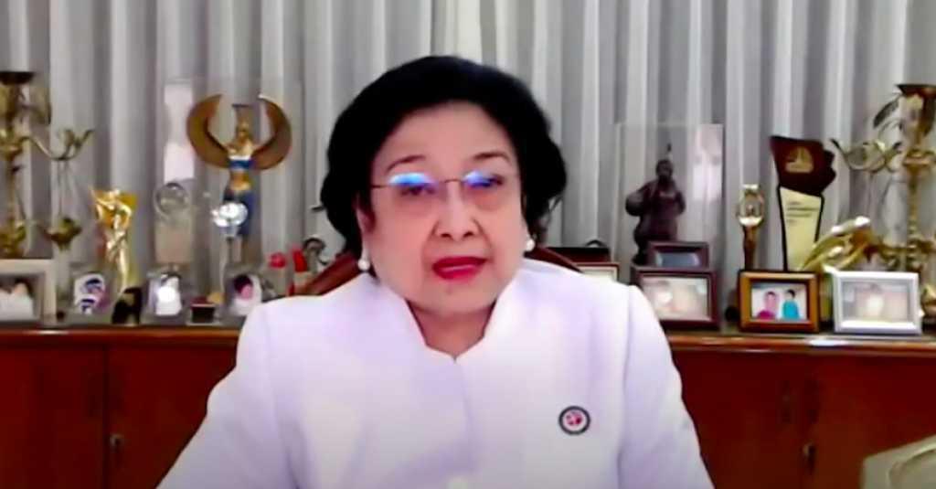 Megawati Bingung (Lagi) Emak-emak Belanja Baju Lebaran namun Masih Antri Minyak Goreng