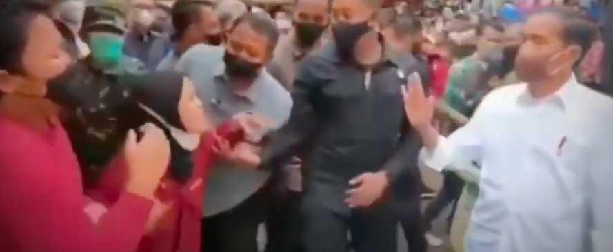 Pedagang Buah di Pasar Bogor Histeris Bertemu Jokowi, Bersaksi Soal Pamannya Dipenjara Lawan Pungli