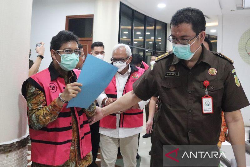 Kejati DKI Sita dan Segel Barang Bukti Satu Kontainer terkait Kasus Ekspor Minyak Goreng