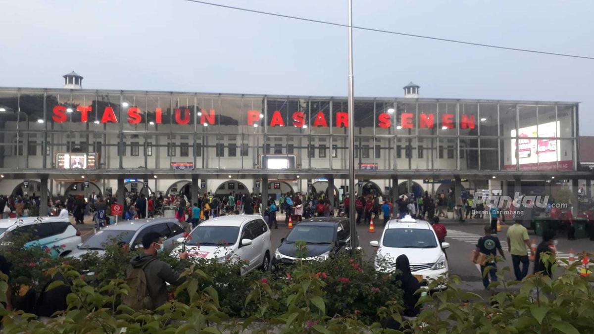 Arus Mudik di Stasiun Pasar Senen 28 Kereta Api Siap Beroperasi, dengan Volume Penumpang 85 Persen