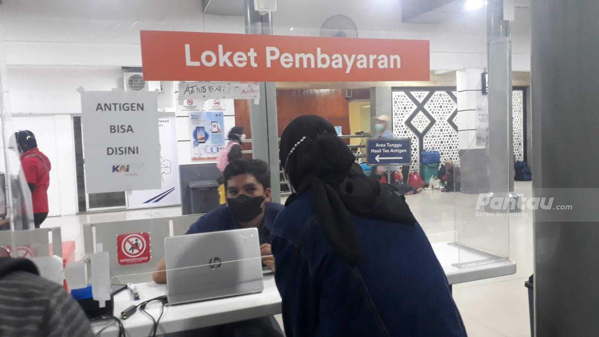 Fantastis! Omzet Rapid Test Antigen di Stasiun Pasar Senen Rp 42 Juta Per Hari, Artinya Sebulan Rp 1.2 Miliar