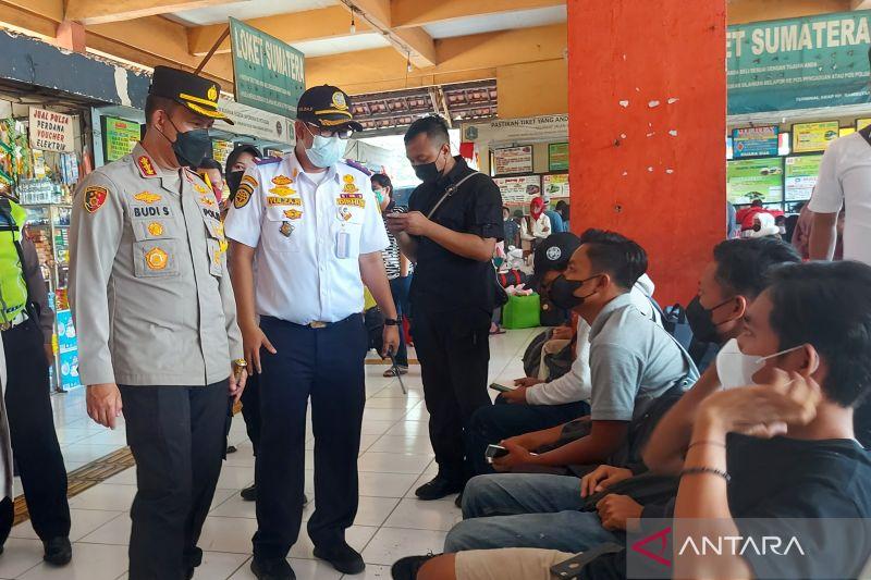 Polres Jaktim Pantau Posko Mudik Terminal Kampung Rambutan