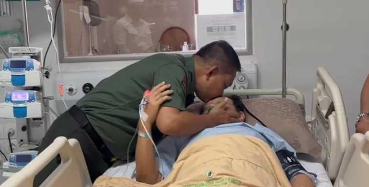 Viral Video Jenderal Dudung Besuk AM Hendropriyono di Rumah Sakit, Cium Kening dan Tangan saat Pamit