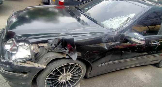 Kepergok Pemilik, Komplotan Pencuri Rumah Kosong Babak Belur Diamuk Massa, Mobil yang Ditunggangi Ringsek