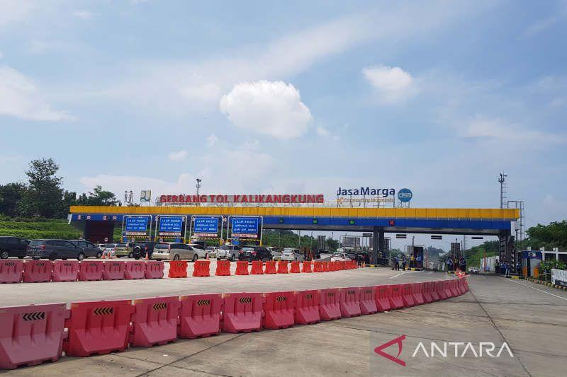 Arus Kendaraan dari Arah Barat Sudah Menurun, One Way di Tol Kalikangkung Berakhir Siang Ini