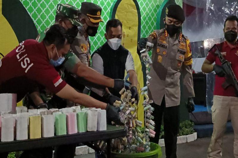 Polres Batang Amankan 183 Biji Petasan saat Malam Takbiran