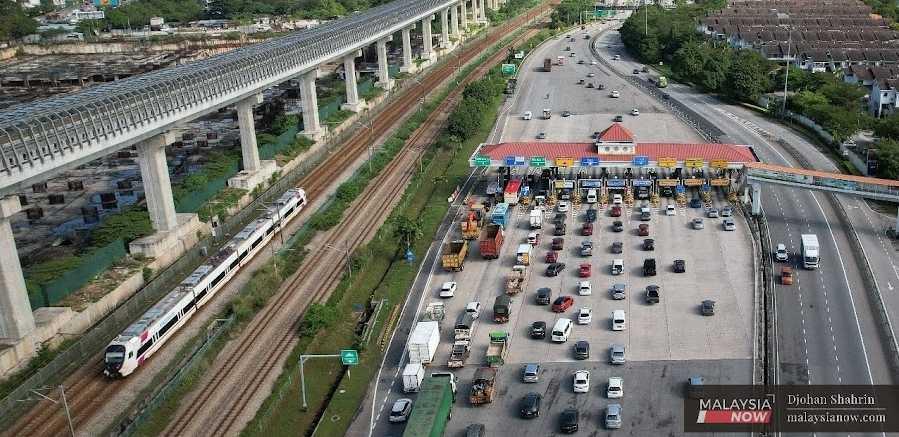 Beda dengan Indonesia, Pemudik di Malaysia Masuk Tol Gratis!