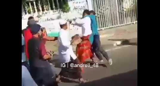 Memalukan! Usai Salat Idul Fitri Bukannya Saling Memaafkan, Dua Kelompok Pemuda di NTT malah Baku Hantam