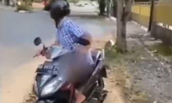 Pria Pamer Kelamin di Pinggir Jalan, Aksinya Direkam dan Ditegur Wanita, Netizen: Mungkin Pengen Disunat