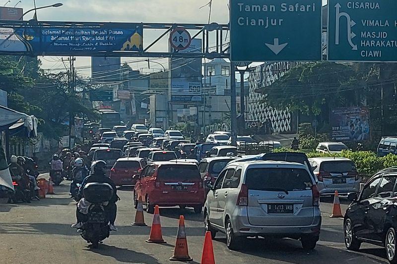 Sempat Bikin Macet, 13 Ribu Kendaraan Padati Puncak Bogor
