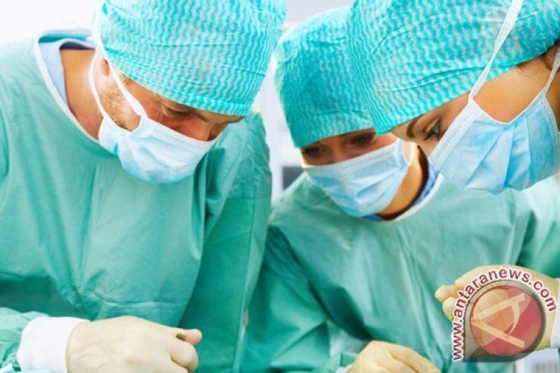 Tim Dokter RSUDZA Sukses Operasi Tangan Pria Paruh Baya Kena Ledakan Petasan di Aceh