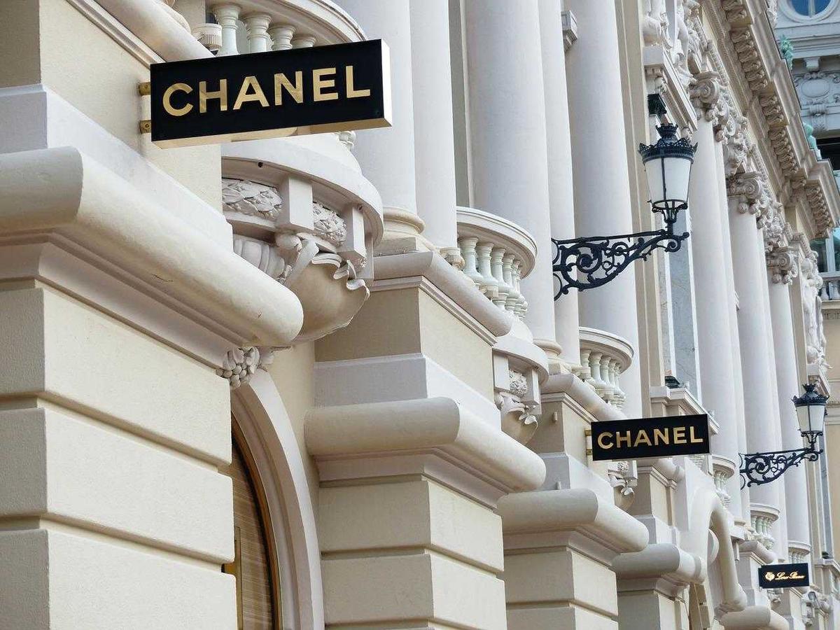 Toko Perhiasan Chanel di Paris Diserang Perampok Bersenjata