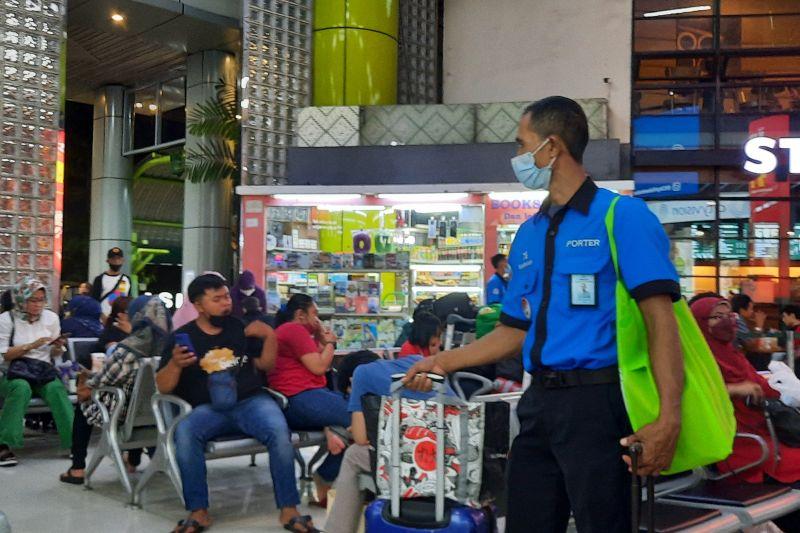 Berkah Mudik Lebaran 2022, Pendapatan Porter di Stasiun Gambir Meningkat