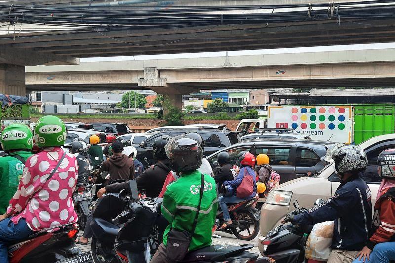 Imbas Jalan Tol Berlakukan Satu Arah, Kalimalang Macet Parah hingga Sore Ini