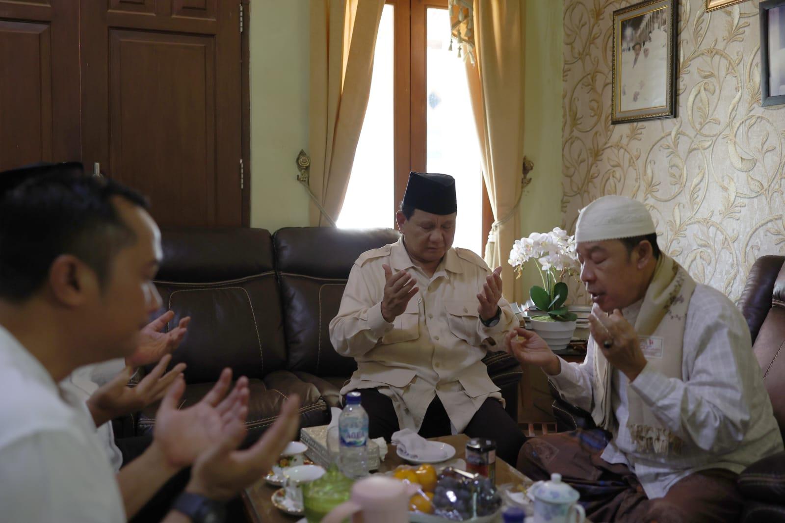 Prabowo Silaturahmi ke Ponpes Buntet Cirebon KH Adib Rofiuddin Izza Sahabat Lama