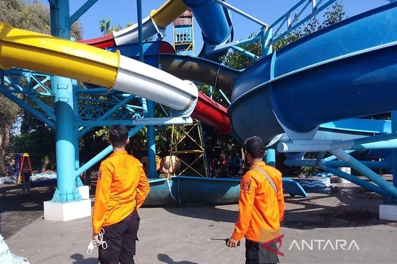 Perosotan Kenpark Ambruk Gara-gara Overload Pengguna, 16 Orang Dilarikan ke Rumah Sakit
