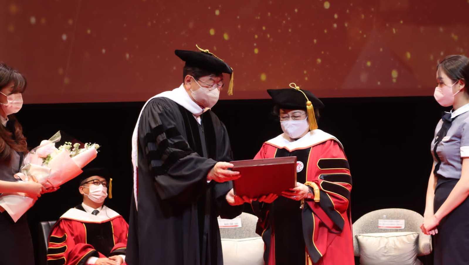 Jadi Orang Pertama Terima Gelar Profesor dari Seoul Institute of the Arts, Megawati: Saya Sungguh Terharu