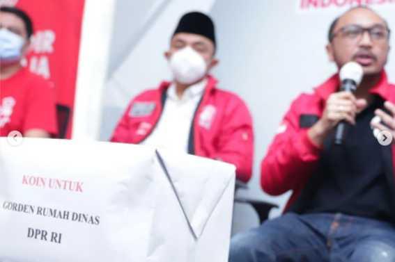 PSI Galang Dana 'Koin untuk Gorden DPR RI'