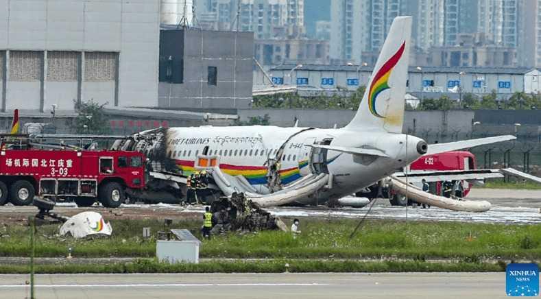 Ngeri! Pesawat Tibet Airlines dengan 133 Penumpang Terbakar