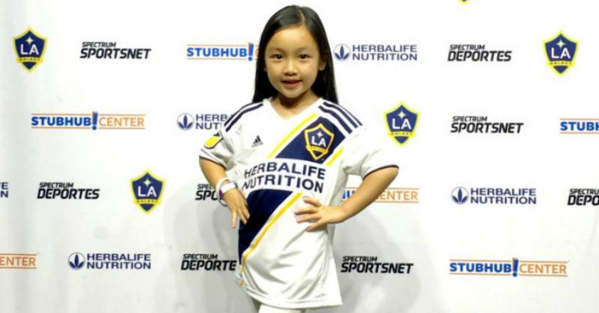 Bernyanyi di Stadion LA Galaxy, Malea Gadis Cilik Asal Indonesia Banjir Pujian