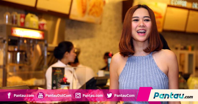 Ketika Aura Kasih Jadi Tante-tante yang Disukai 'Berondong'